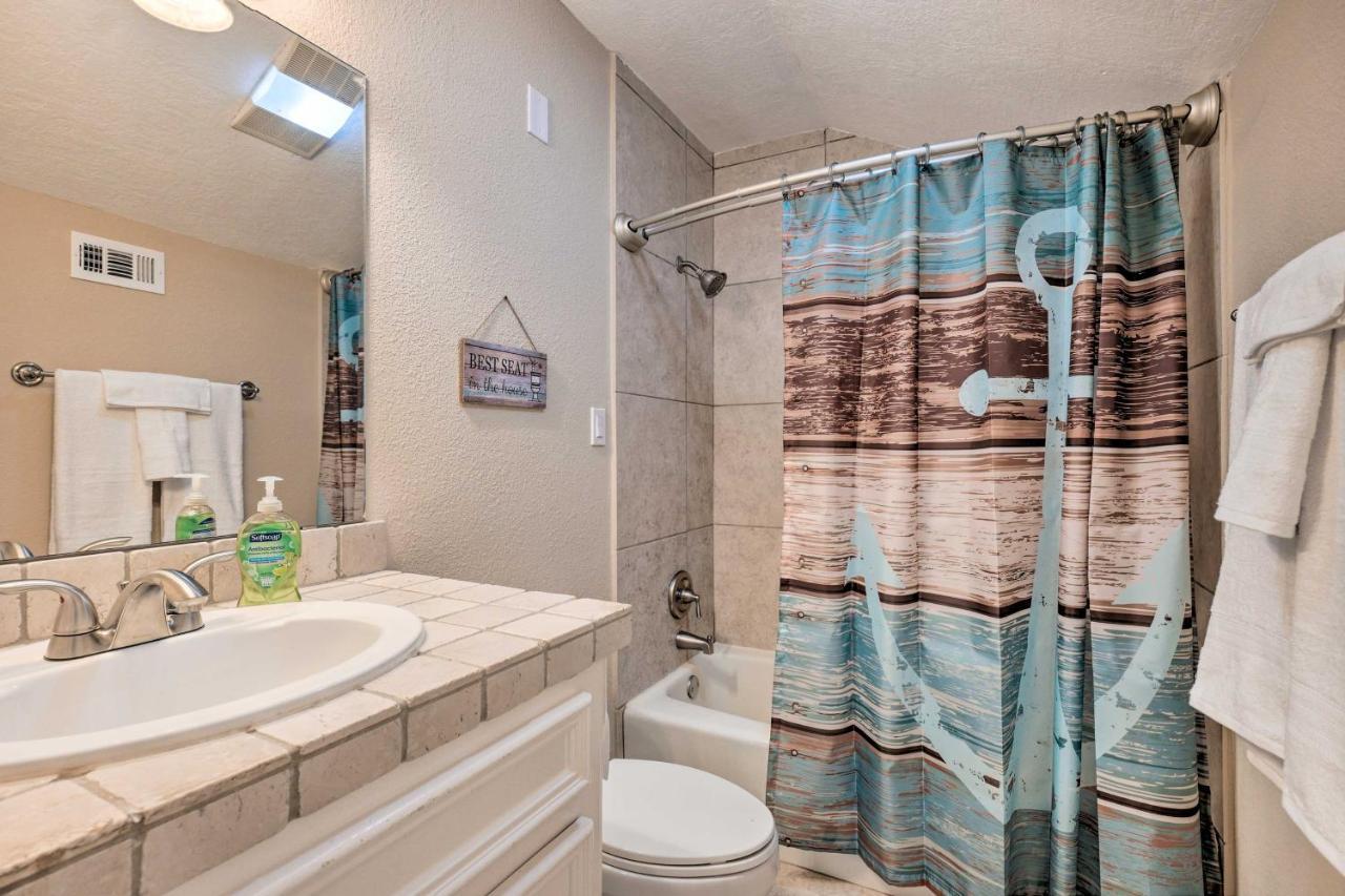 Idyllic Montgomery Condo With Pool And Lake View! Екстер'єр фото