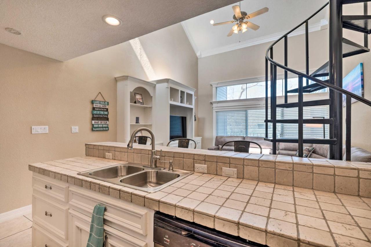 Idyllic Montgomery Condo With Pool And Lake View! Екстер'єр фото